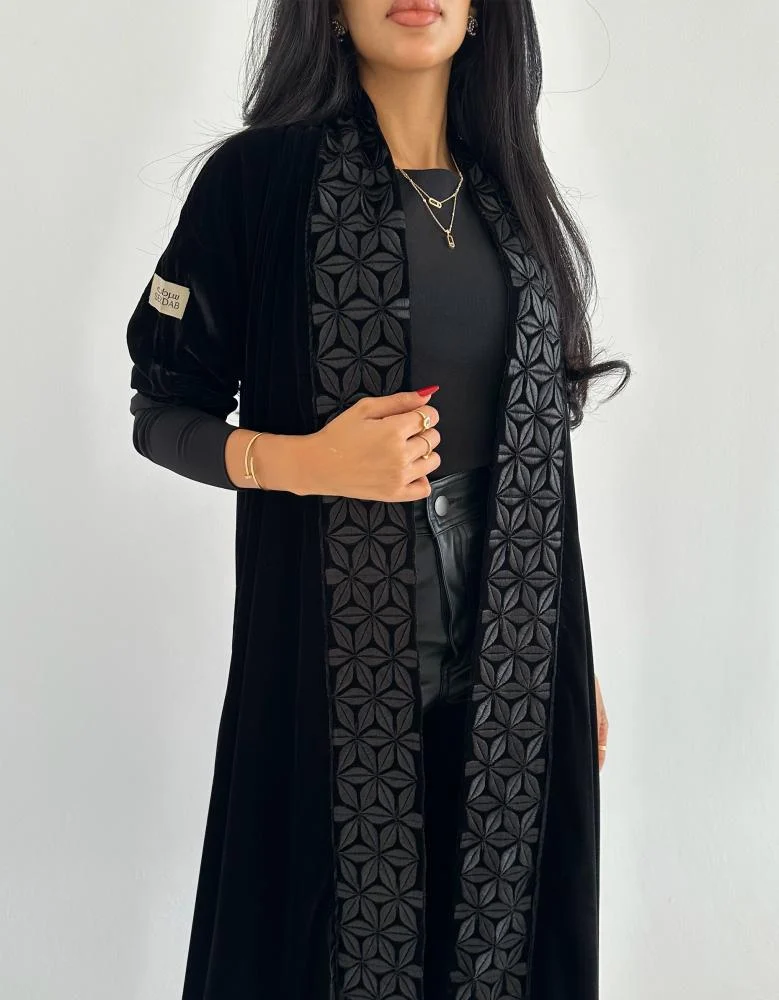 مخمل مطرز اسود كلوش اكمام استرتش