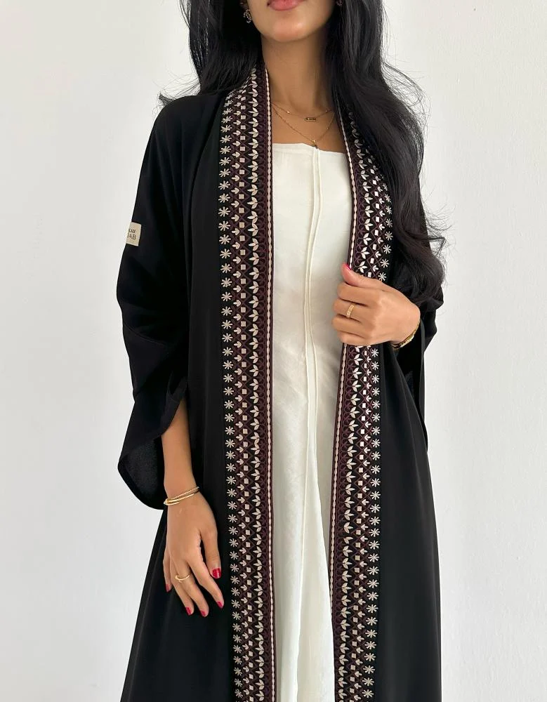 كريب ملكي تطريز من الامام اكمام واسعه كلوش